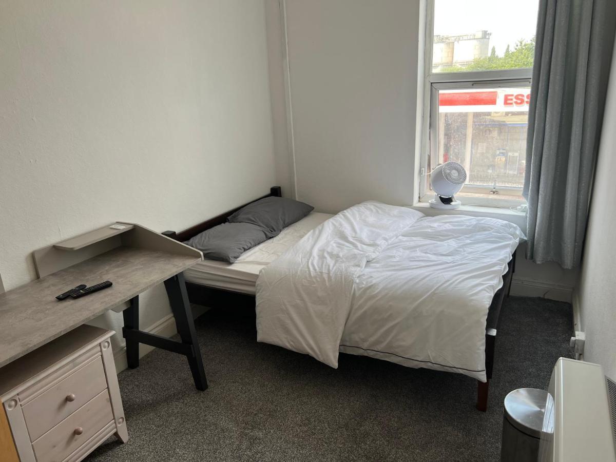 Room In New Flat Walsall Buitenkant foto